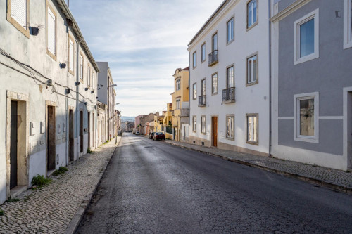 Very elegant 2-bedroom apartment in Campolide