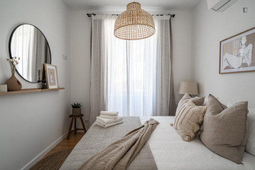 Very elegant 2-bedroom apartment in Campolide - Gallery - 32