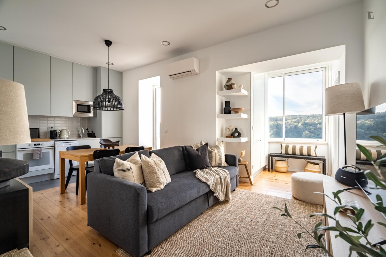 Very Elegant 2-Bedroom Apartment In Campolide - 1