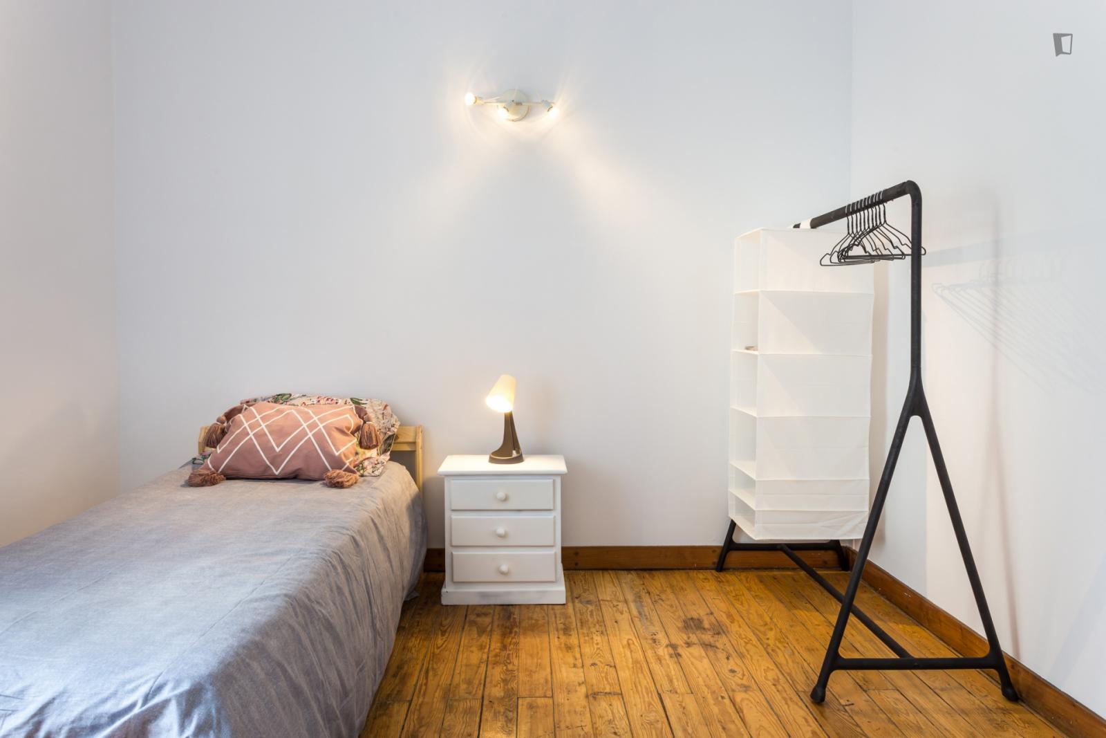 Single Bedroom In Residence - 1