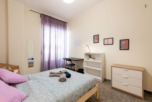 Charming double bedroom in a 4-bedroom apartment near Bari F. Crispi metro station