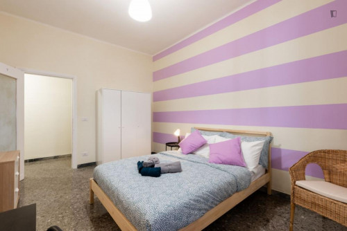 Charming double bedroom in a 4-bedroom apartment near Bari F. Crispi metro station