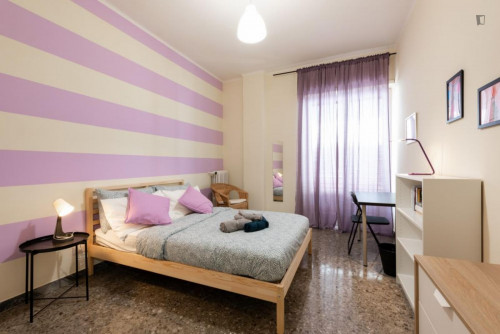 Charming double bedroom in a 4-bedroom apartment near Bari F. Crispi metro station