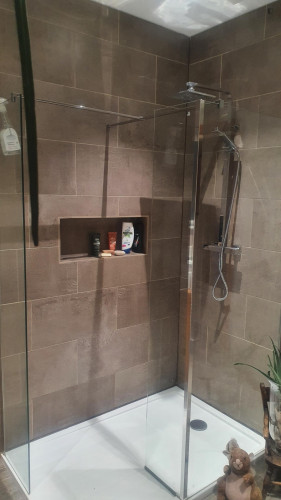 Comfortable double bedroom near Bounds Green tube station. Sole use of bathroom - Gallery - 6