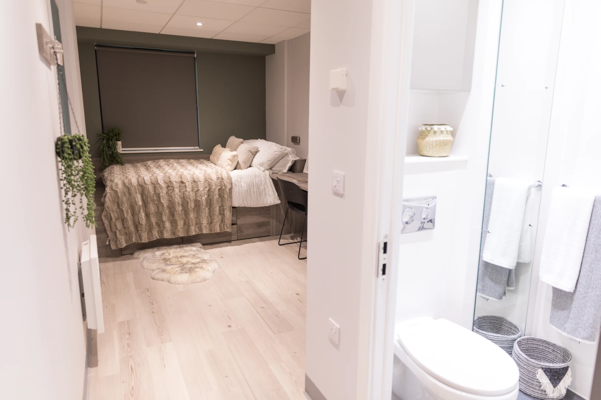  Standard En-Suite  -  Crown Place  - Gallery -  3