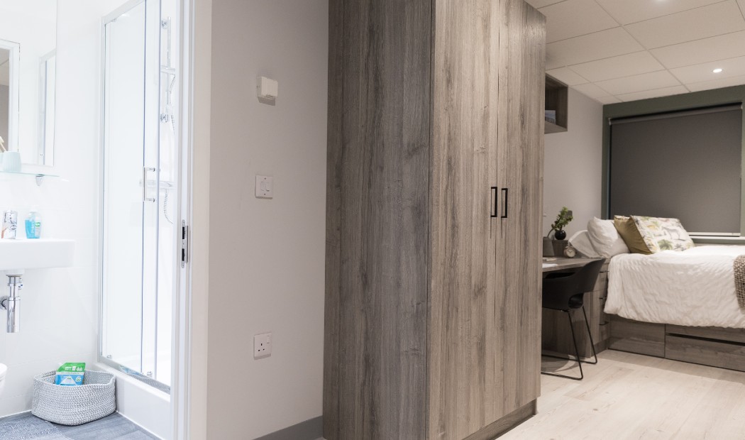  Large En-Suite  -  Crown Place  - Gallery -  9