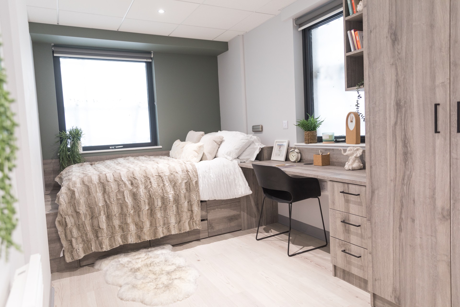  Classic En-Suite  -  Crown Place  - Gallery -  1