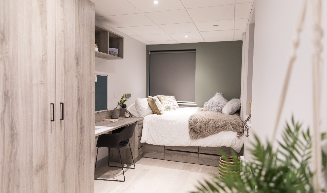  Large En-Suite  -  Crown Place  - Gallery -  1