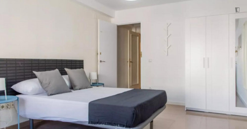 Double bedroom near the Xàtiva metro
