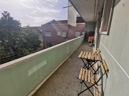 Welcoming 2-bedroom apartment in Graça - Gallery - 26