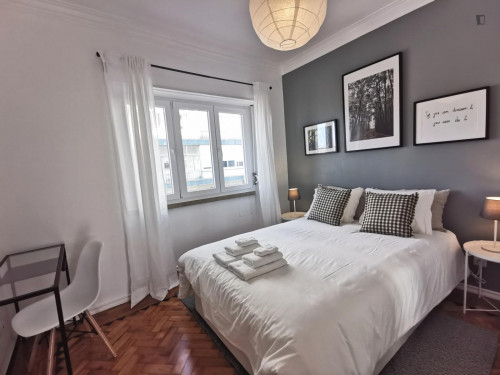 Welcoming 2-bedroom apartment in Graça - Gallery - 11