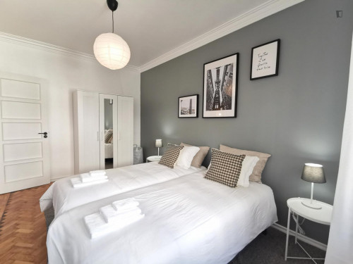 Welcoming 2-bedroom apartment in Graça