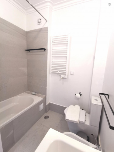 Welcoming 2-bedroom apartment in Graça - Gallery - 21