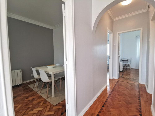 Welcoming 2-bedroom apartment in Graça - Gallery - 6