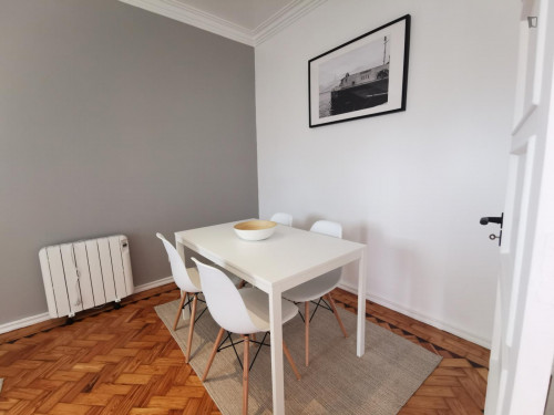 Welcoming 2-bedroom apartment in Graça - Gallery - 30