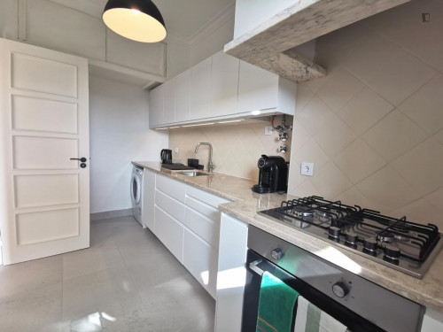 Welcoming 2-bedroom apartment in Graça - Gallery - 22