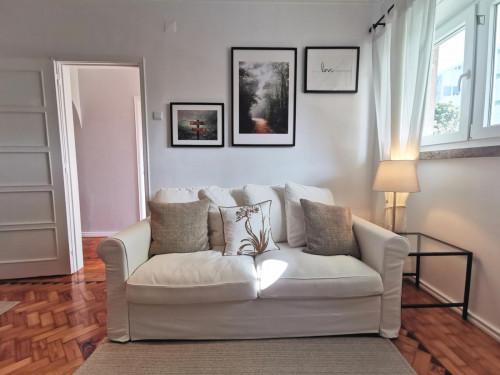 Welcoming 2-bedroom apartment in Graça - Gallery - 29