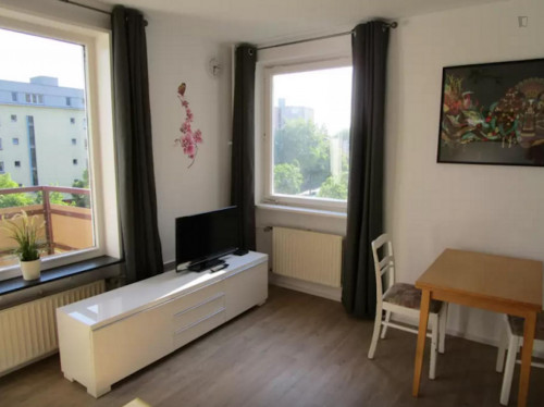 Modern double bedroom close to Paracelsus-Bad metro station - Gallery - 12