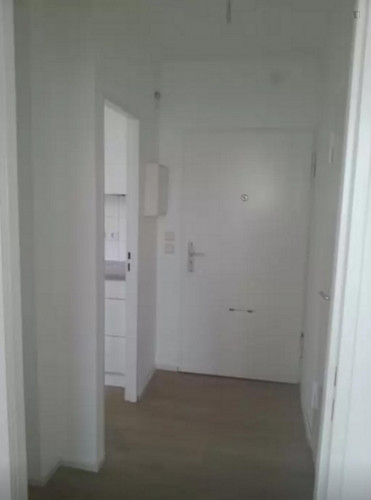 Modern double bedroom close to Paracelsus-Bad metro station - Gallery - 14