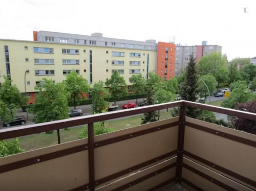 Modern double bedroom close to Paracelsus-Bad metro station - Gallery - 13