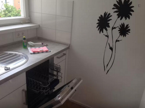 Modern double bedroom close to Paracelsus-Bad metro station - Gallery - 4