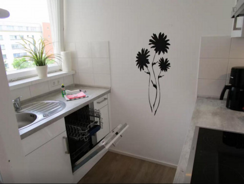 Modern double bedroom close to Paracelsus-Bad metro station - Gallery - 2