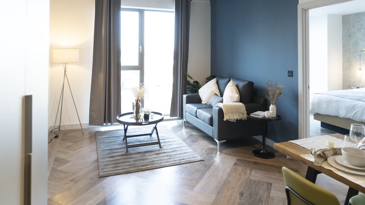 Extra-Large 2-Bedroom Apartment - 4