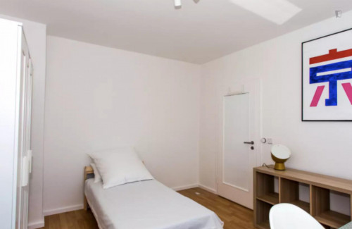 Cozy single bedroom in a 4-bedroom apartment near Betriebsbahnhof Berlin-Schöneweide train station - Gallery - 16