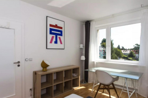 Cozy single bedroom in a 4-bedroom apartment near Betriebsbahnhof Berlin-Schöneweide train station - Gallery - 12