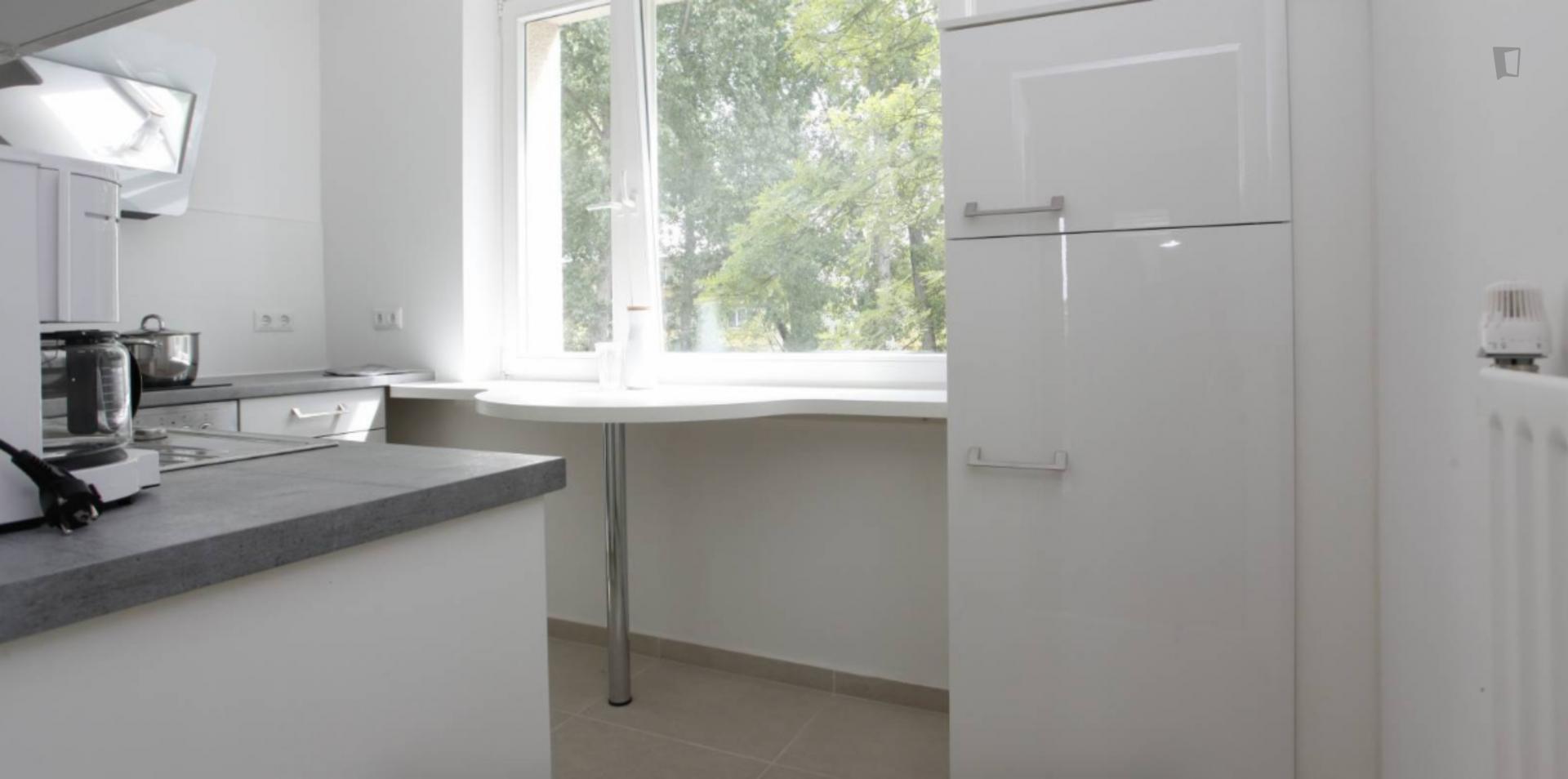 Homely single bedroom in shared bedroom apartment