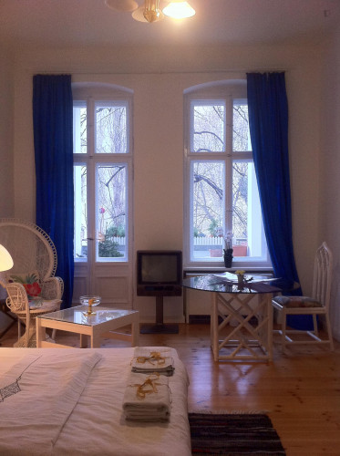 Comfy double bedroom close to U Hohenzollernplatz metro station - Gallery - 15