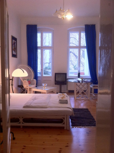 Comfy double bedroom close to U Hohenzollernplatz metro station - Gallery - 18