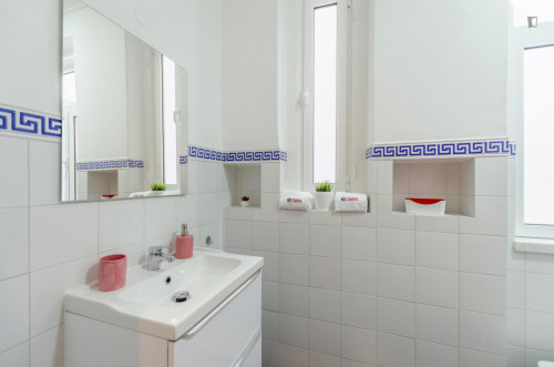 Bright double bedroom in Avenida da Liberdade