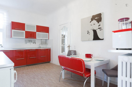 Single bedroom in 6-bedroom house