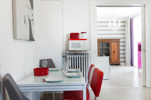 Single bedroom in 6-bedroom house