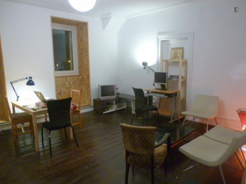 2 beds bedroom in shared 4-bedroom co-living apartment