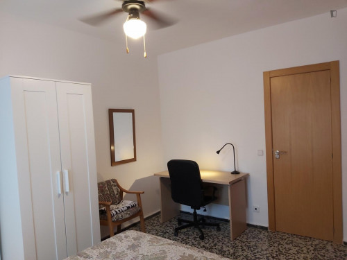 Very comfy double bedroom near the Ayora metro
