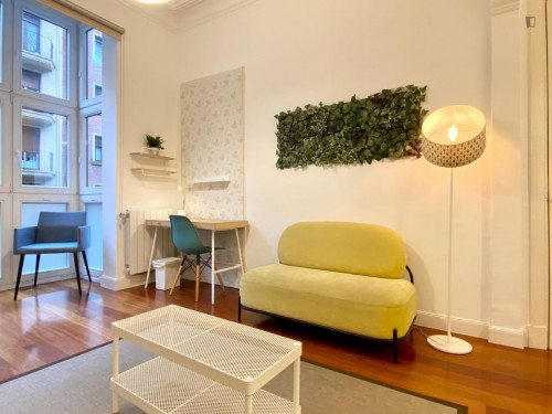 Excellent double bedroom in a 5-bedroom flat, in Abando - Gallery - 7