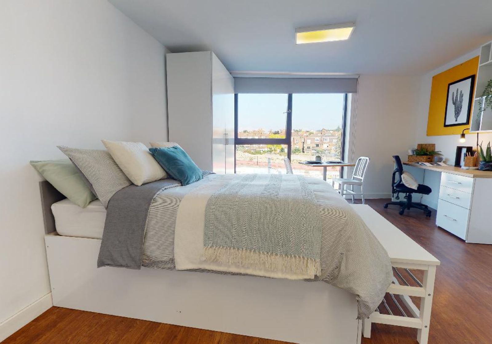  Diamond Studio Plus  -  iQ Brighton  - Gallery -  1