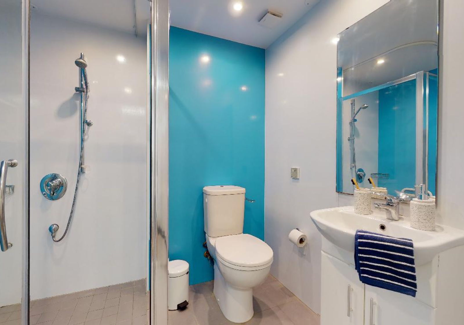  Diamond Studio Plus  -  iQ Brighton  - Gallery -  2