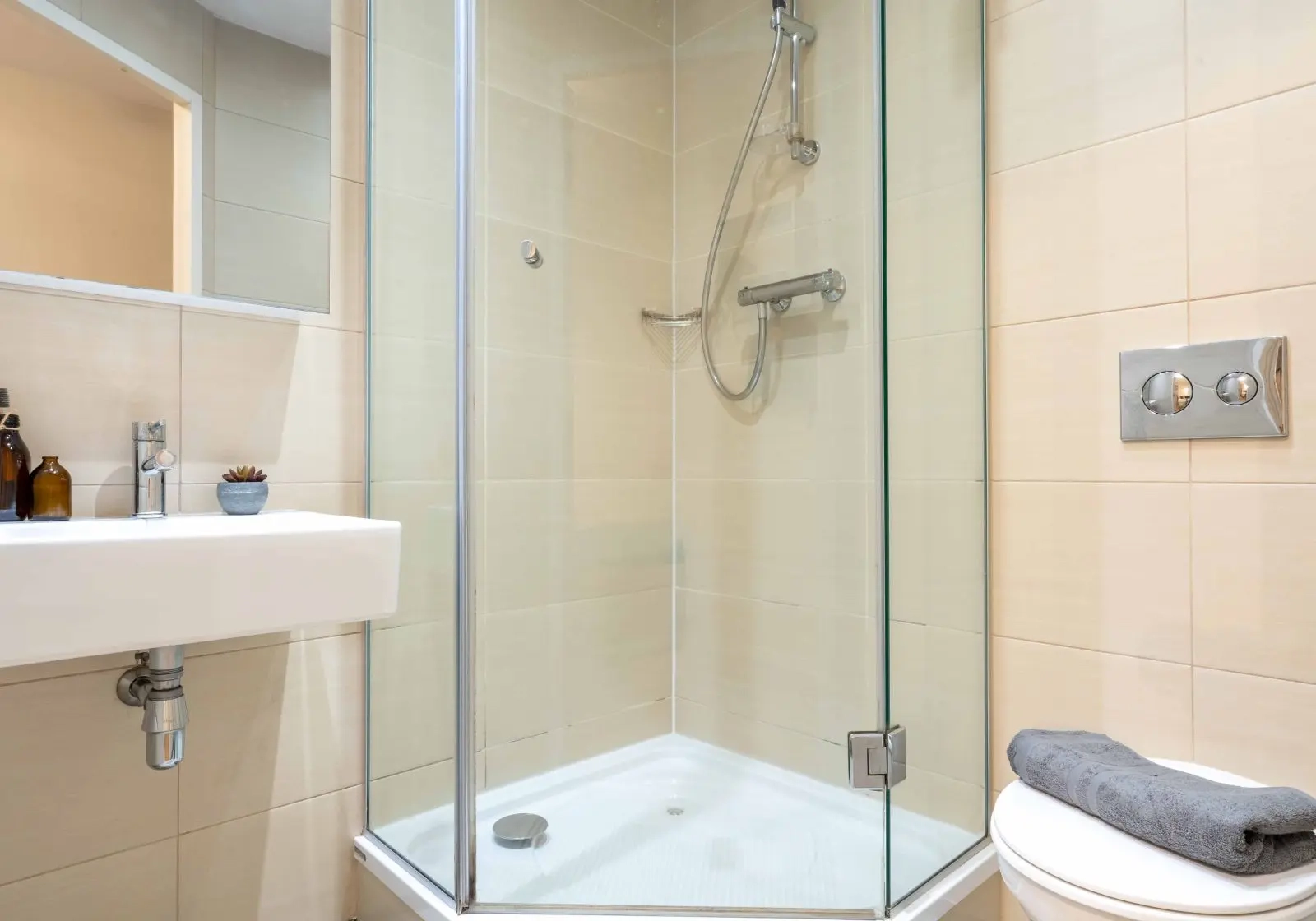 Platinum En-Suite - iQ The Pad - Gallery - 3