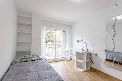 LUXURIOUS, cozy, large, full equiped, services included and a monthly clean