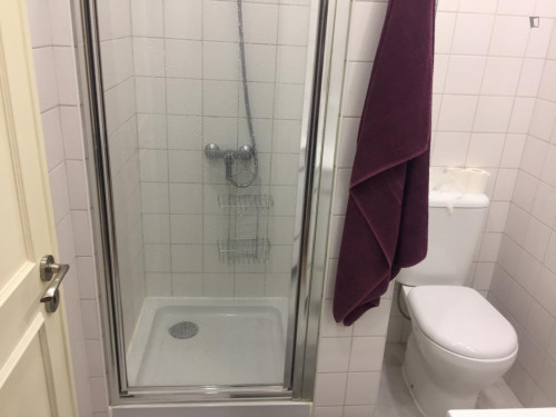 Spacious double bedroom in trendy Alvalade - Gallery - 7