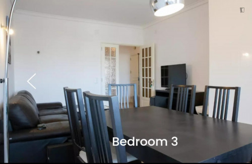 Spacious double bedroom in trendy Alvalade - Gallery - 21