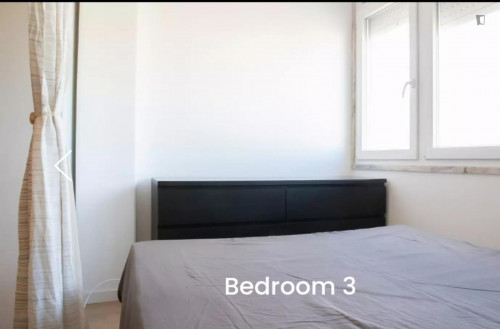 Spacious double bedroom in trendy Alvalade - Gallery - 16