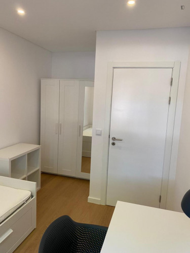 Delightful single bedroom close to NOVA SBE