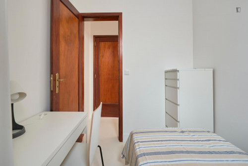 Comfortable single bedroom near the Saldanha metro