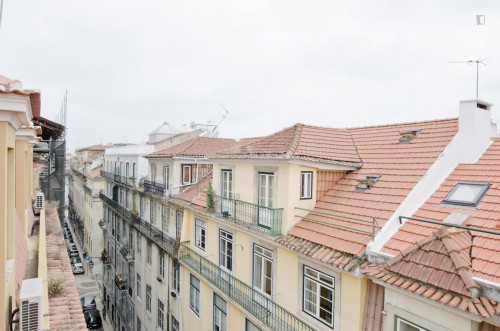 Clean Twin bedroom in hostel in Baixa