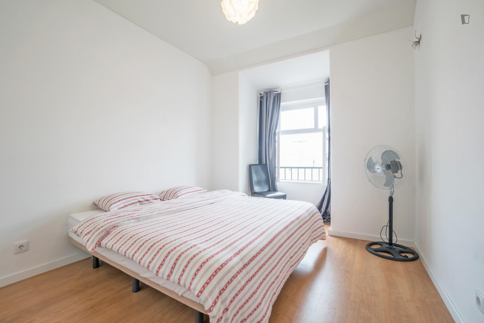 Clean Twin Bedroom In Hostel In Baixa - 1