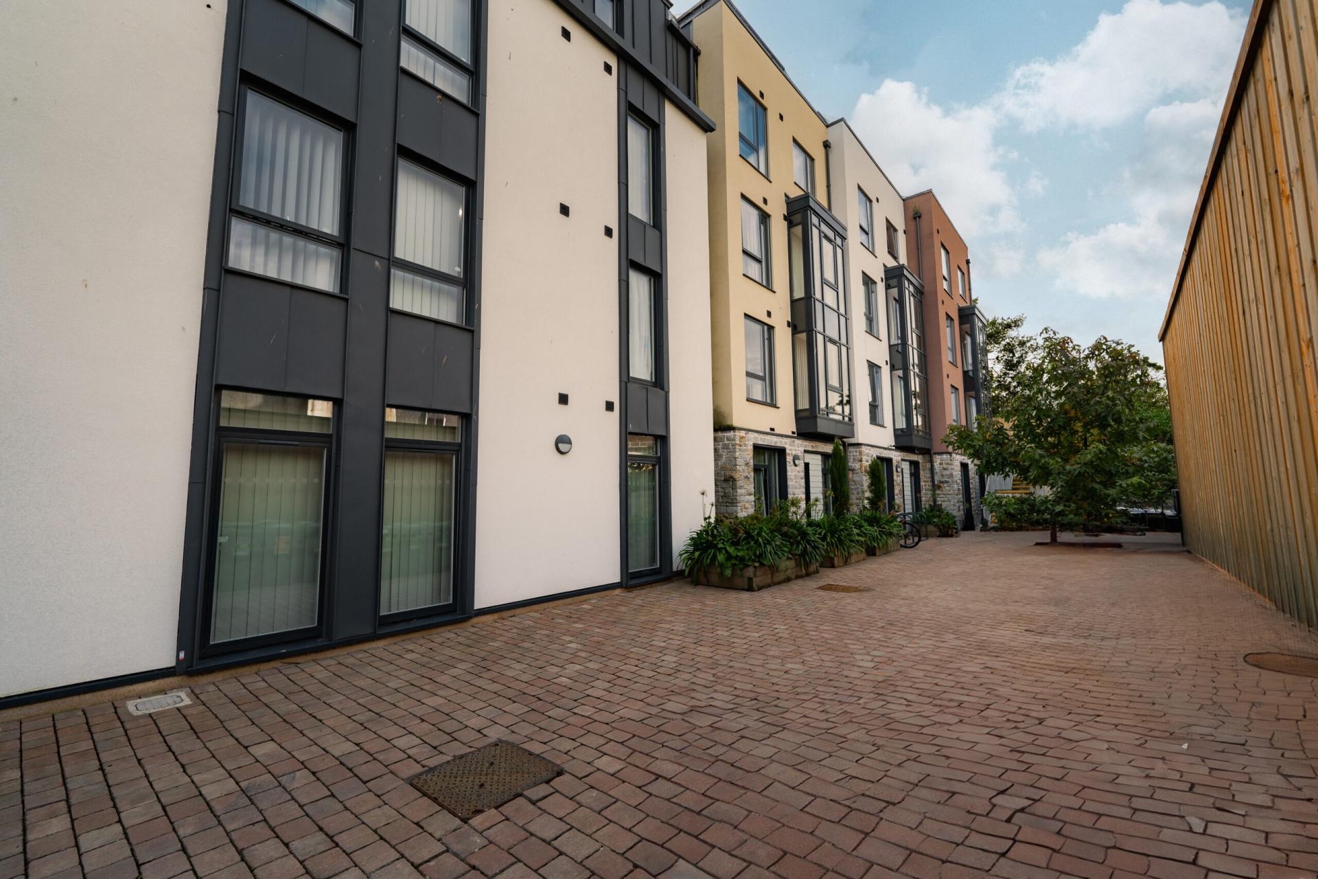Ground Floor Studio (Courtyard View) - 16